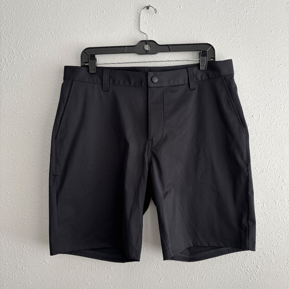 Rhone 7" Commuter® Short in Black - Picture 5 of 7